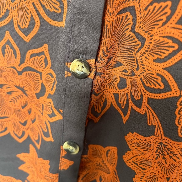 Beautiful Maurice’s women’s top. Almost like new. Size small - Picture 4 of 4